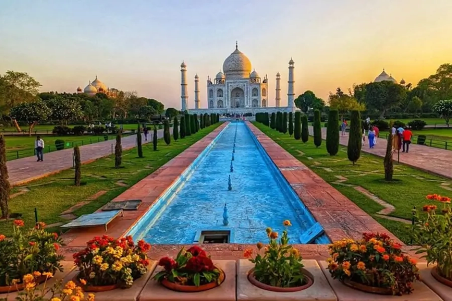 Sunrise Taj Mahal Tour from Delhi